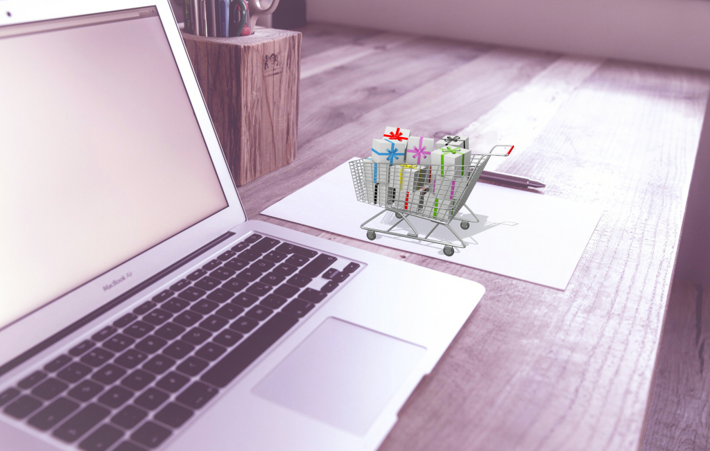ecommerce-guide ecommerce fulfillment laptop